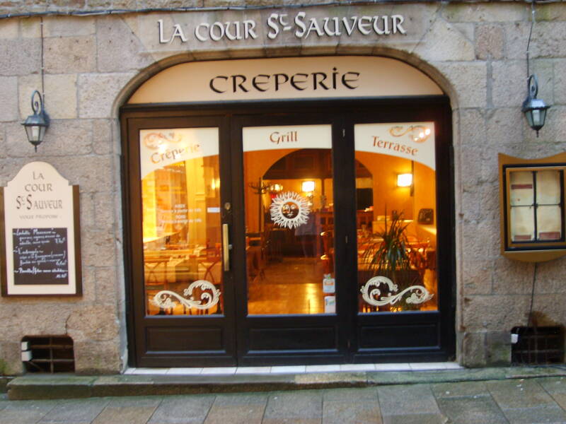 Crêperie La Cour Saint-Sauveur Dinan accepte les chiens à Dinan