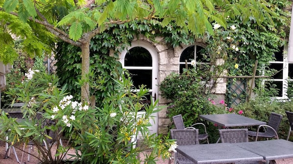 Logis Hotel Saint-Joseph accepte les chiens à Sancoins