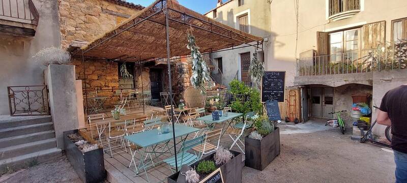 Épicerie Castellani accepte les chiens à Piana