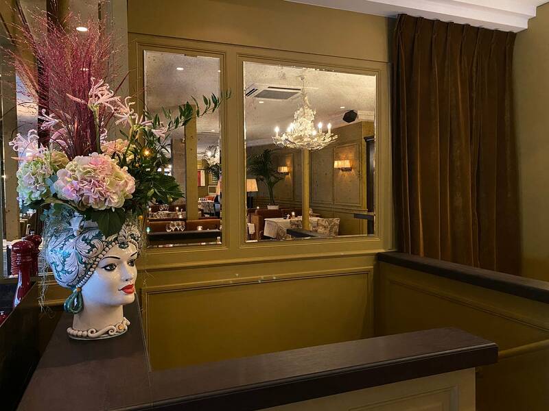 Petrus accepte les chiens à Paris