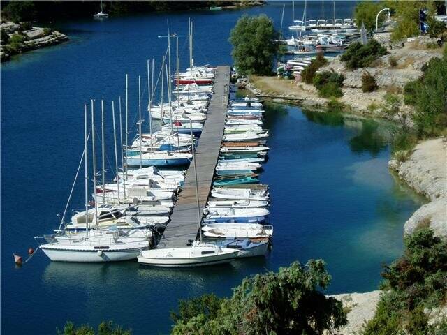 Paris London Cafe accepte les chiens à Esparron de Verdon