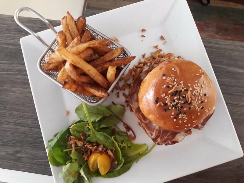 Restaurant Sur la Place accepte les chiens à Puimisson