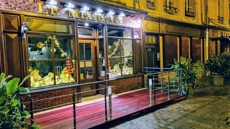 Le Médiéval accepte les chiens à Sedan