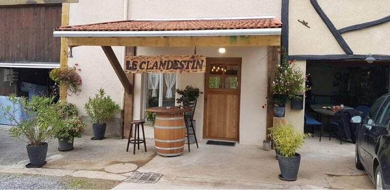 Le Clandestin accepte les chiens à Matton-et-Clémency