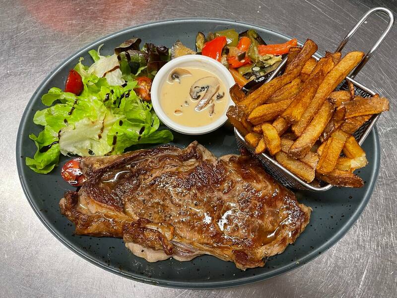 Grand Café de l'Univers accepte les chiens à Beaulieu-sur-Dordogne