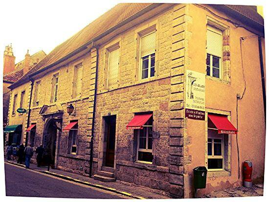 Restaurant des Arcades accepte les chiens à Arbois