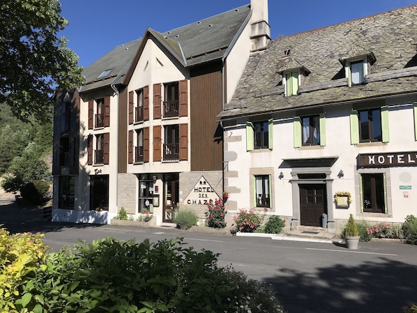 Hotel des Chazes accepte les chiens à Saint-Jacques-des-Blats
