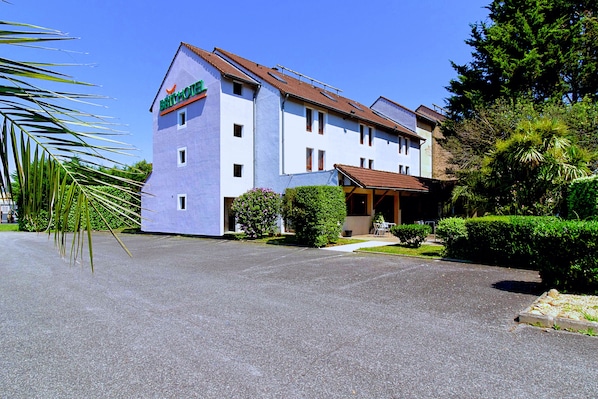 Brit Hotel Confort Pau Lons accepte les chiens à Lons