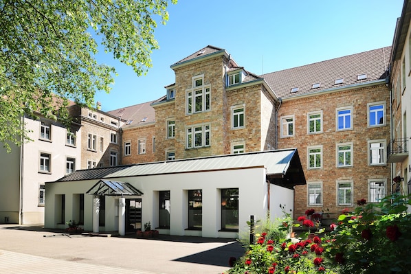 Bildungshaus St Bernhard accepte les chiens à Rastatt