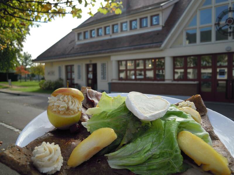 Les Tables de la Gare accepte les chiens à Neufchatel en Bray