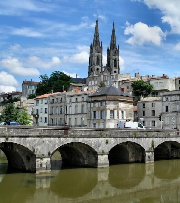 SO'LODGE Hôtel Niort A83 accepte les chiens à La Creche