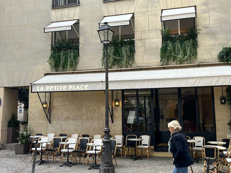 La Petite Place accepte les chiens à Paris