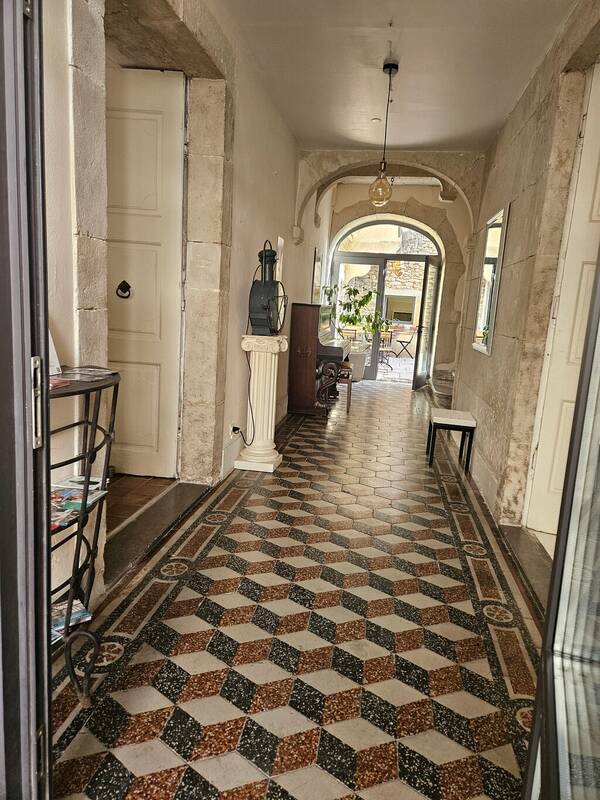 La Table Du Patio accepte les chiens à Grignan