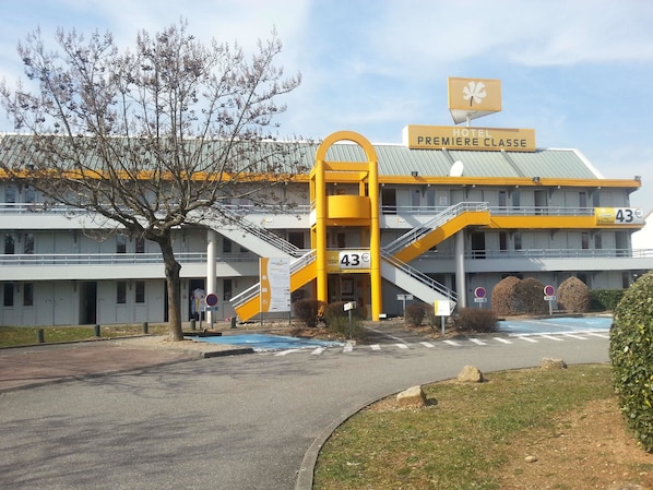 Premiere Classe Lyon Est - Aéroport Saint Exupéry accepte les chiens à Saint-Laurent-de-Mure