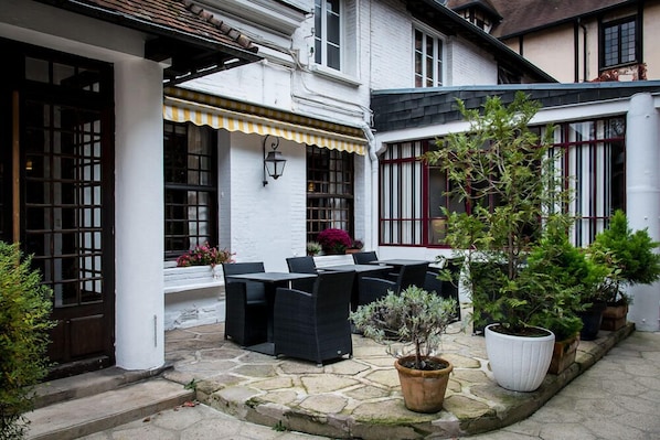 Hôtel de Normandie accepte les chiens à Evreux