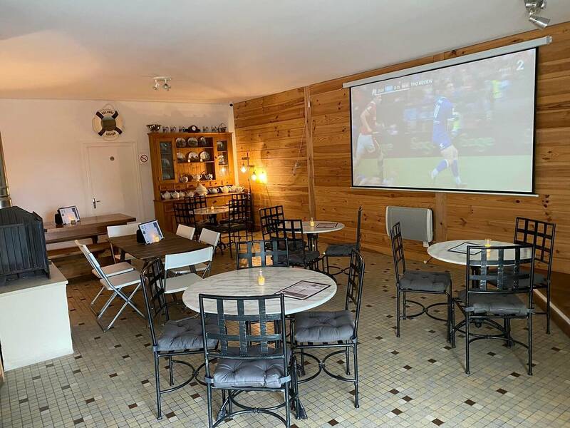 The Twelve Bar accepte les chiens à Hure