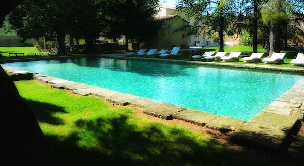 Domaine des Escaunes accepte les chiens à Sernhac