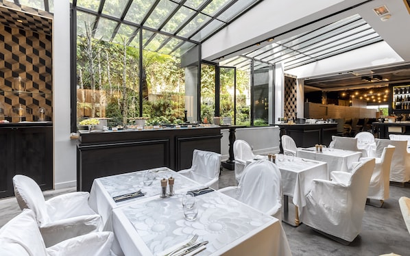 La Maison Champs Elysées accepte les chiens à Paris