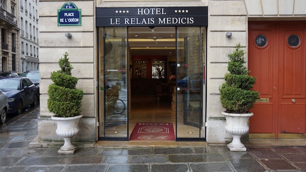 Relais Médicis accepte les chiens à Paris