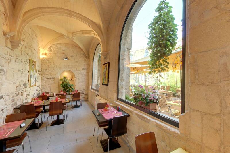 Jardin Des Arts accepte les chiens à Arles