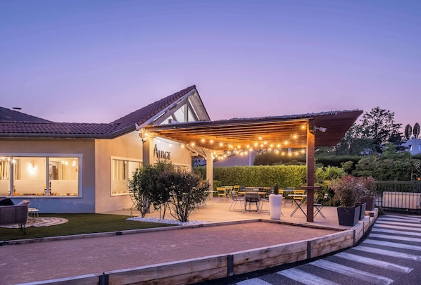 Hotel Kyriad Lyon Est - Bron Eurexpo Le Cottage accepte les chiens à Bron