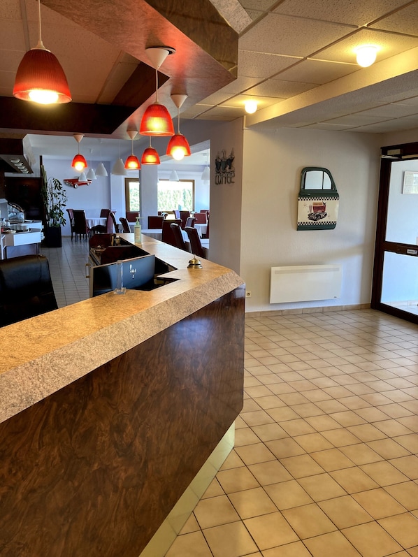 Brit Hotel Essentiel Moulins Avermes accepte les chiens à Avermes