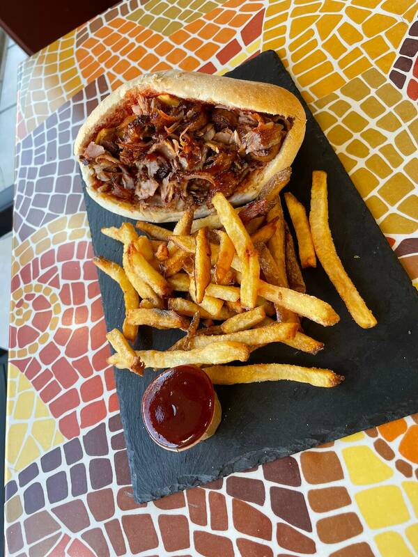 foufood accepte les chiens à Saintes