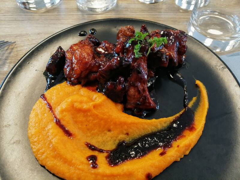 L'art & Gourmand accepte les chiens à Douzens