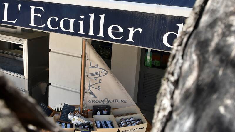 L'ecailler des Vallees accepte les chiens à Contes