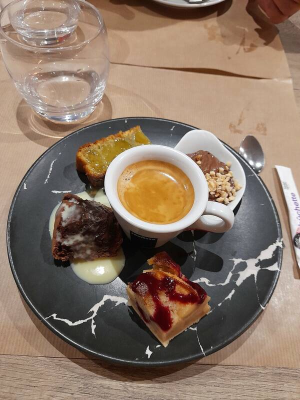 L'hédyoniste En Val accepte les chiens à Saint-Denis-en-Val