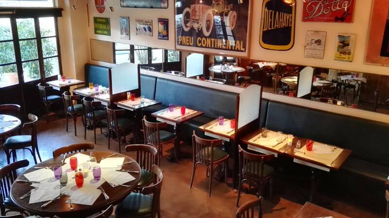 Le Manege accepte les chiens à Saint-Germain-en-Laye