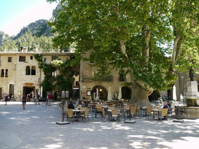 La Source accepte les chiens à Saint-Guilhem-le-Desert