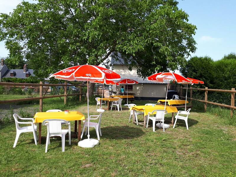 Café du Rocher accepte les chiens à Annebault