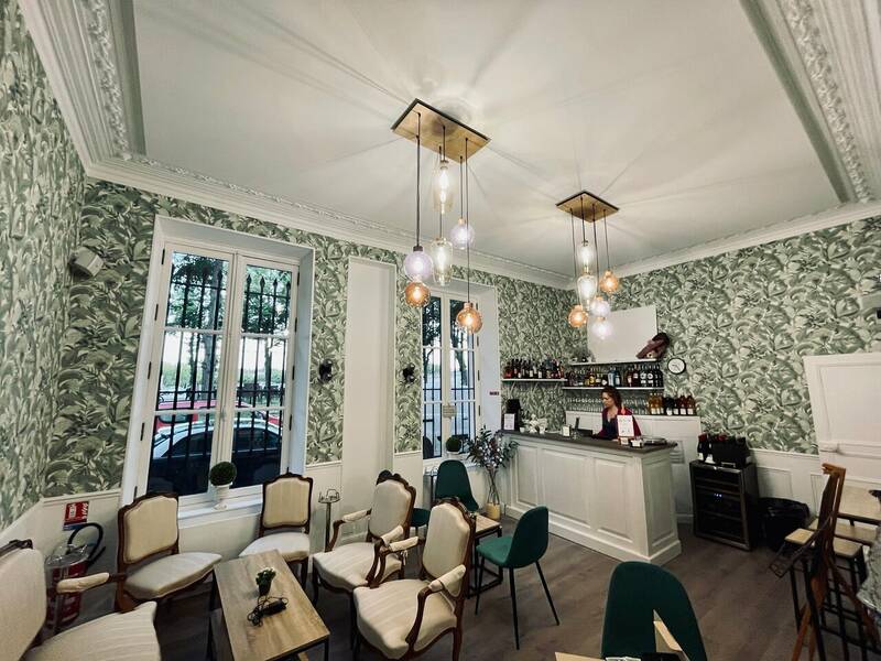 Chez Les Filles - Versailles accepte les chiens à Versailles