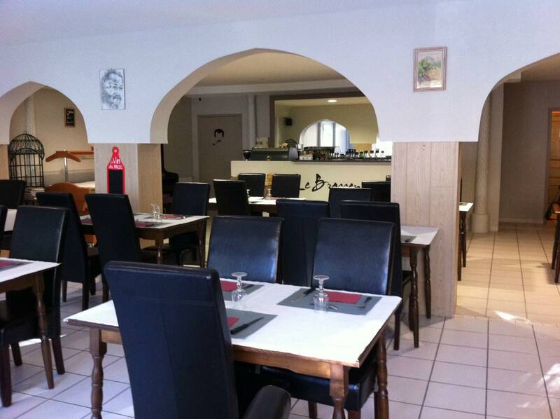 Le Brassens accepte les chiens à Cité de Carcassonne