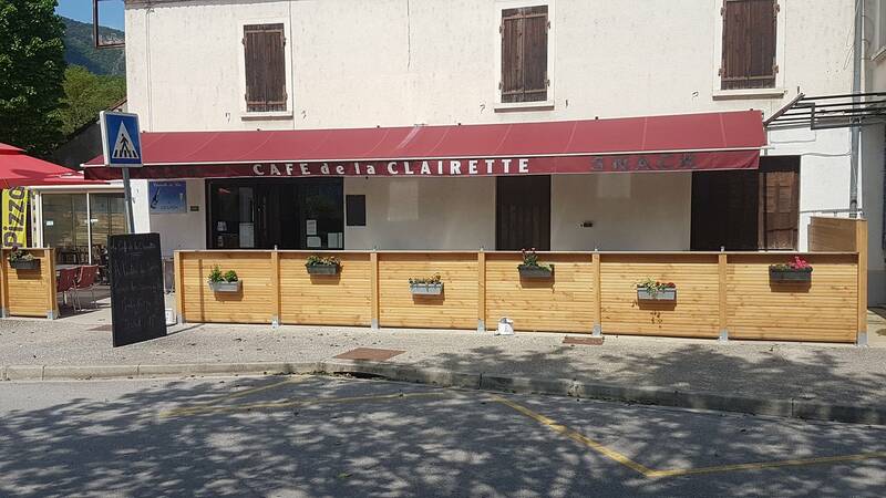 Le Café de la Clairette accepte les chiens à Vercheny