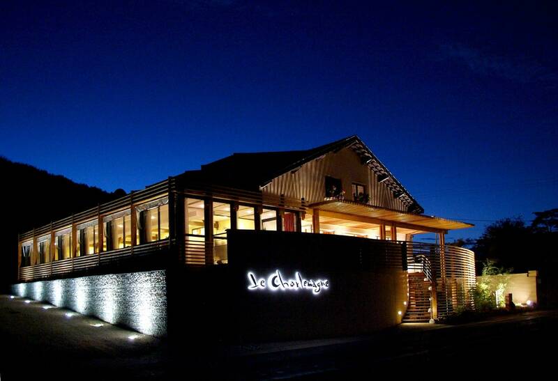 Le Charlemagne accepte les chiens à Pernand-Vergelesses