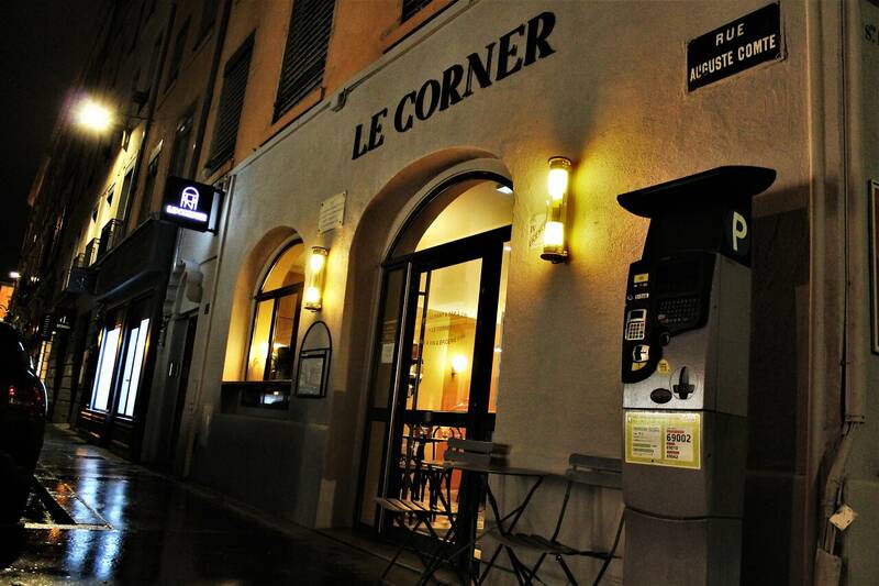 Le Corner accepte les chiens à Lyon