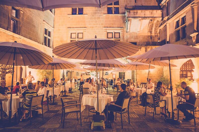 Restaurant La Cour des Ducs accepte les chiens à Couiza