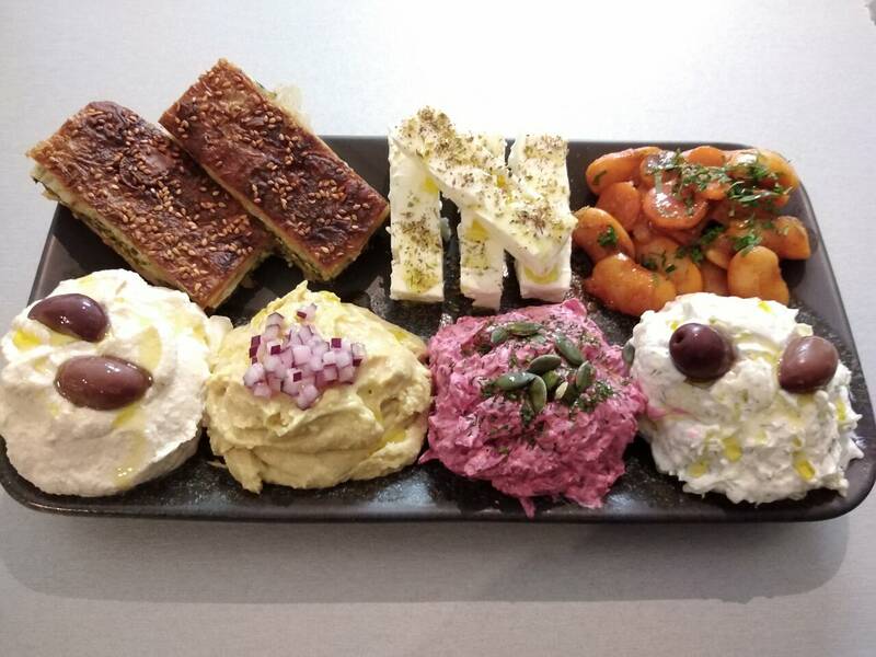 Les Dieux De L'olympe accepte les chiens à Pezenas