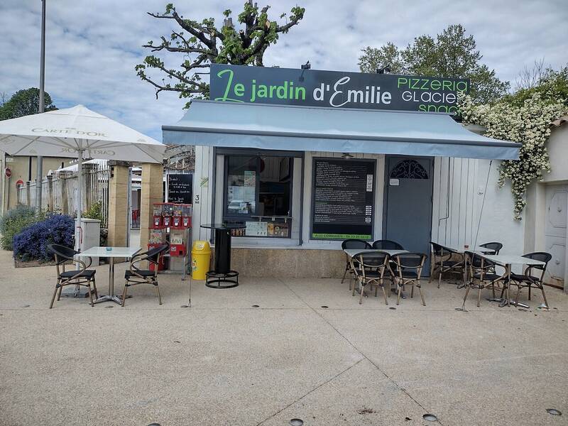 Le Jardin d'Emilie accepte les chiens à Remoulins