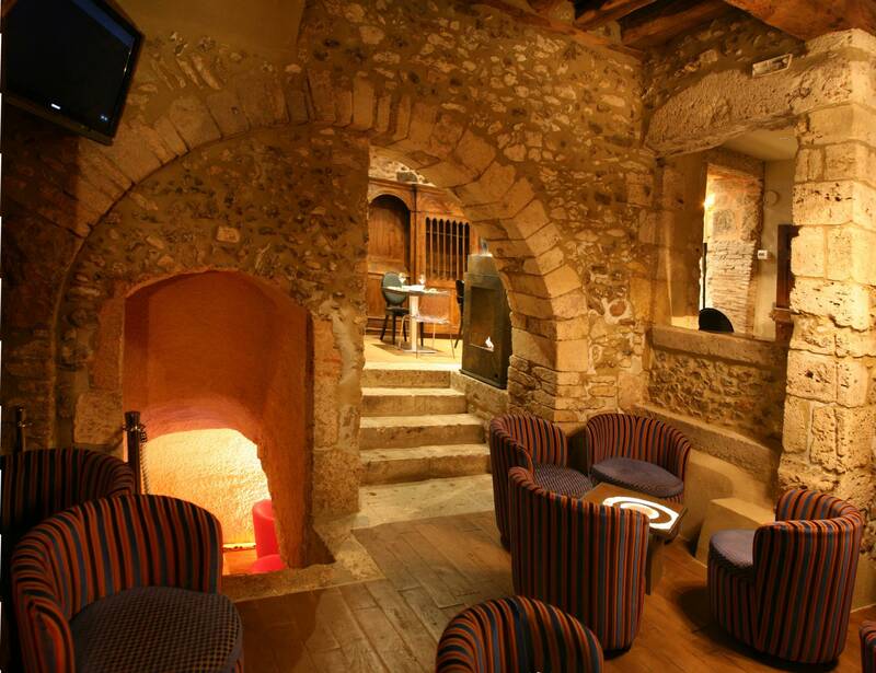 Le Parvis accepte les chiens à Chartres