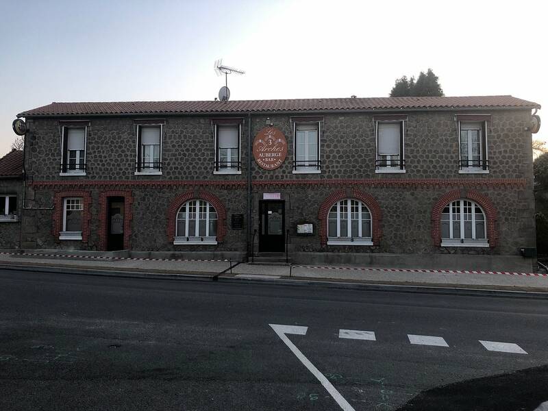 Les 3 Arches accepte les chiens à Razès