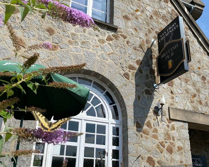 Les Trios Cheminées accepte les chiens à Montsecret