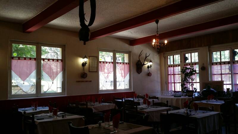 Les Trois Fontaines accepte les chiens à Les Martys