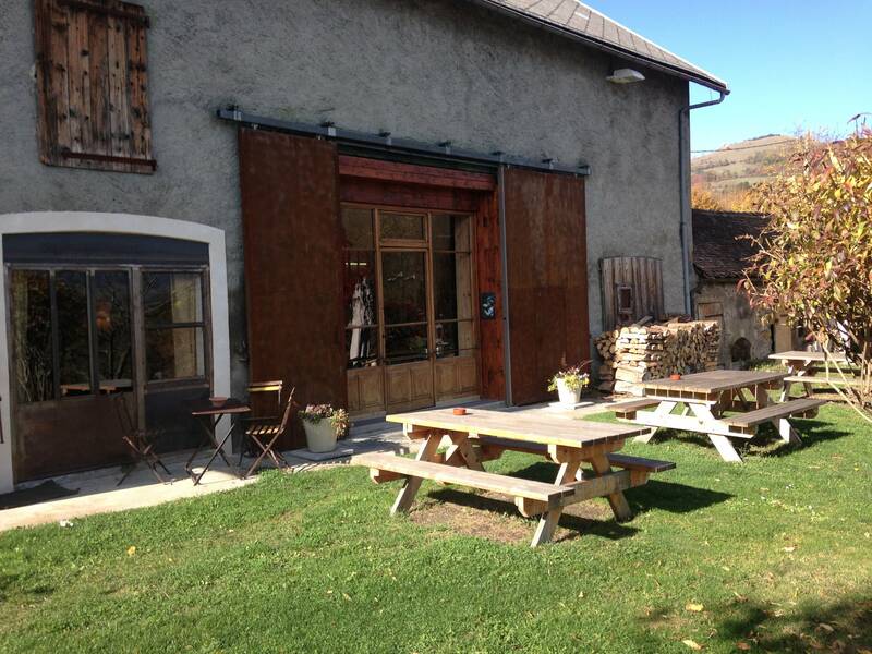 La Patine accepte les chiens à Pierre-Châtel