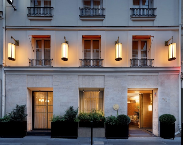 Le Belgrand Hotel Paris Champs Elysees, Tapestry by Hilton accepte les chiens à Paris