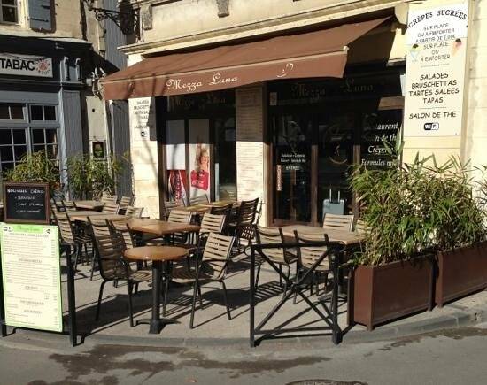 Mezza Luna accepte les chiens à Arles