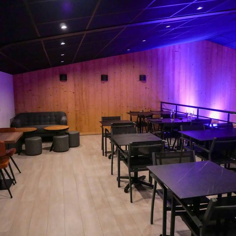 L'anthocyane Bar À Vins - Caviste accepte les chiens à Sevrier