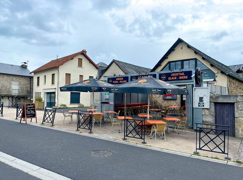 Le Donjon accepte les chiens à Saint-Chely-d'Apcher